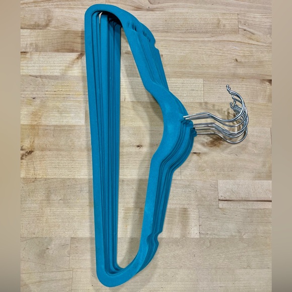 Laura Ashley Fuzzy Velvet Hangers - Set Of 10 - Picture 3 of 5